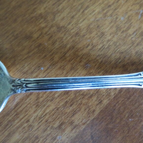Chantelaine (1894) by Lunt Silver Teaspoon Sterling "Arthur 1895" In Bowl - Picture 3 of 9